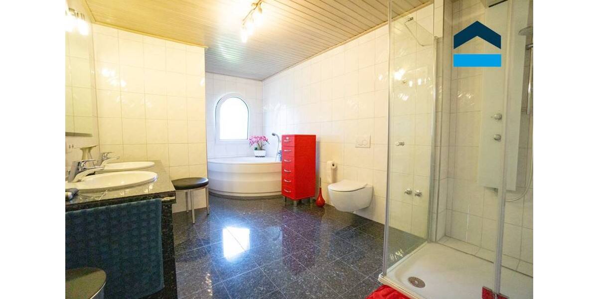 Einfamilienhaus Kamp-Lintfort Hoerstgen - 8 Zimmer, 360 m&sup2;, 790.000&euro; | Angebot:25701928