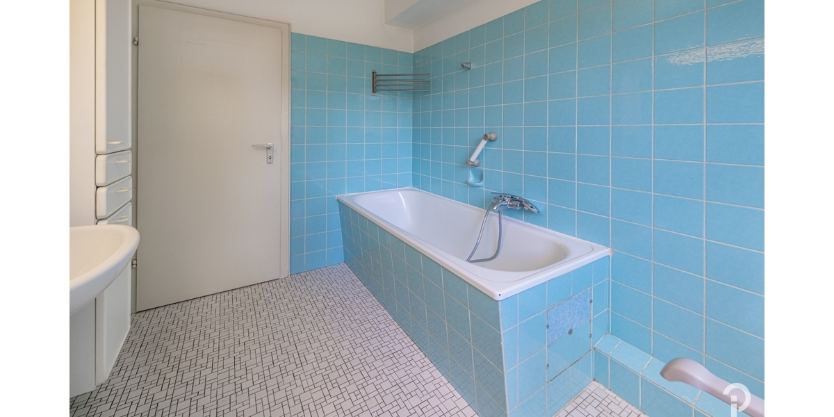 Reihenmittelhaus mit viel Potential für Pärchen und junge Familien, 2 Schlafzimmer + Dachstudio - Reihenmittelhaus Kaarst / Büttgen Büttgen | Angebot:27285727