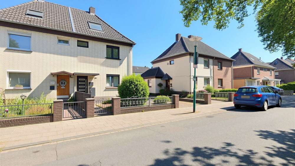 Kernsanierte Doppelhaushälfte mit ca. 106 m² Fläche, Garten, Garage und Einbauküche - Doppelhaushälfte Duisburg Hamborn | Angebot:27052641