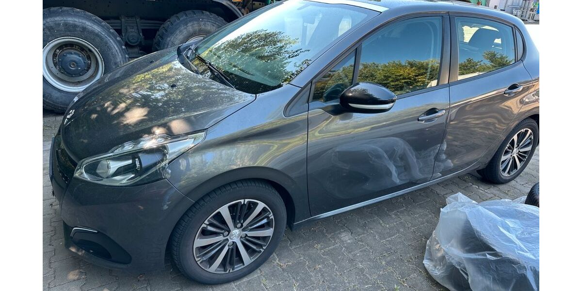 Peugeot 208 135.000 km 3.900 &euro; Willich 47877
