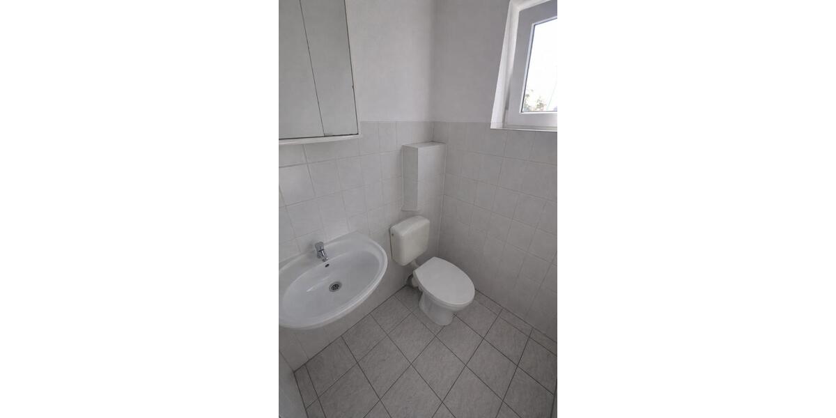 Dachgeschoßwohnung Krefeld Cracau - 3 Zimmer, 86 m&sup2;, 600&euro; | Angebot:26286777