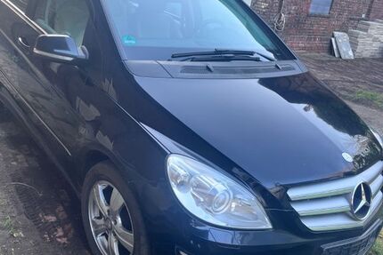 Mercedes-Benz B 200 232.532 km 2.400 &euro; Essen 45327