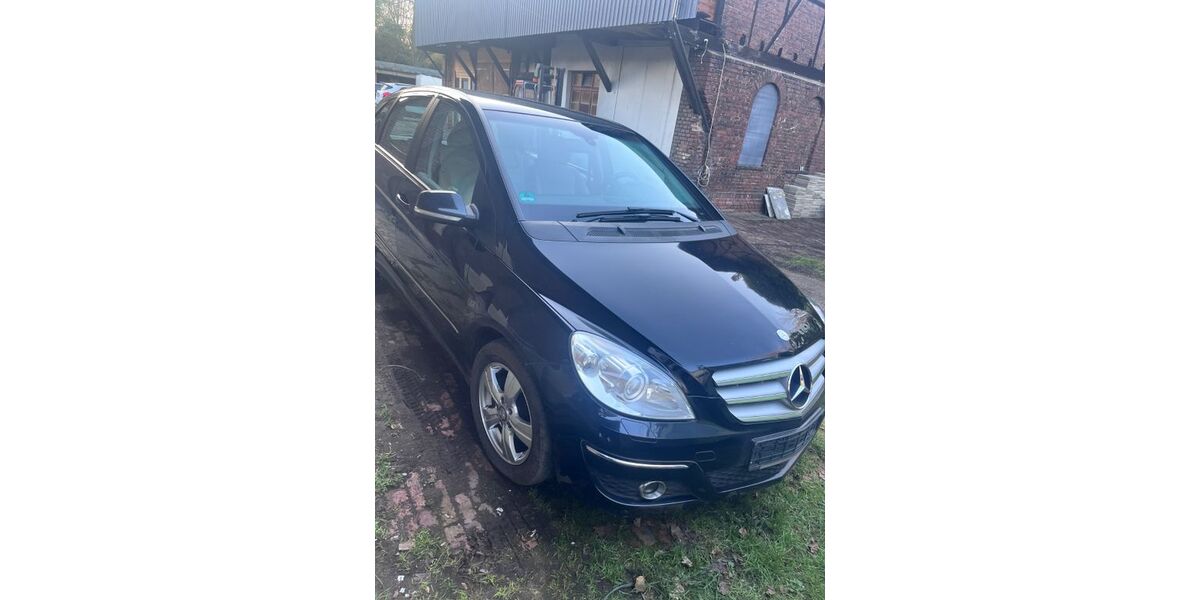 Mercedes-Benz B 200 232.532 km 2.400 &euro; Essen 45327