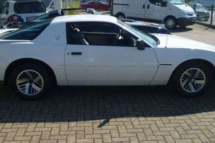 Pontiac Firebird 200.900 km 13.750 &euro; Wesel 46485