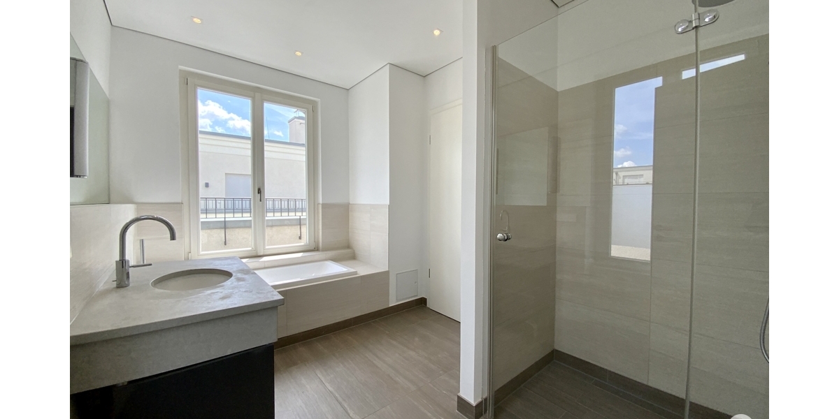 Wohnen in hochwertigem Ambiente mit internationalem Flair. Luxus-Penthouse Heinrich-Heine-Gärten - Einfamilienhaus Düsseldorf Heerdt | Angebot:26748838