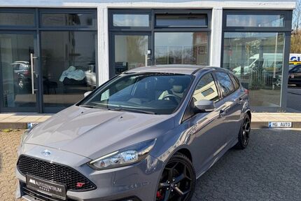 Ford Focus 148.396 km 12.990 &euro; Neuss 41469