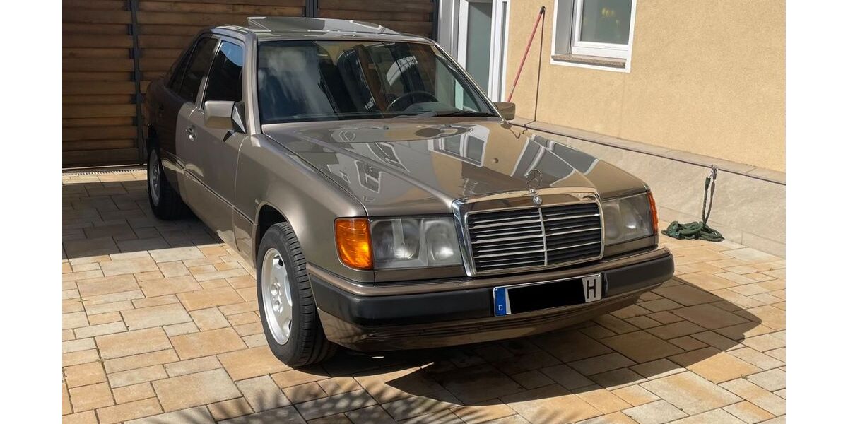 Mercedes-Benz 200 331.474 km 5.700 &euro; Essen 45326