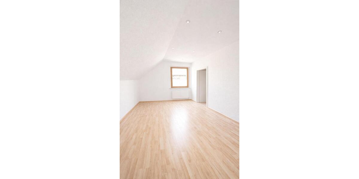 Dachgeschoßwohnung Duisburg Ruhrort - 2 Zimmer, 80 m&sup2;, 900&euro; | Angebot:25839777