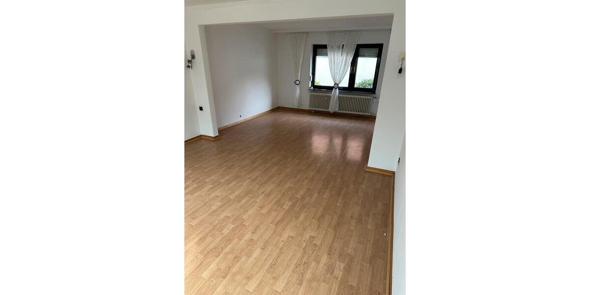 Doppelhaushälfte Düsseldorf Stadtbezirk 6 - 5 Zimmer, 150 m&sup2;, 2.350&euro; | Angebot:26051077