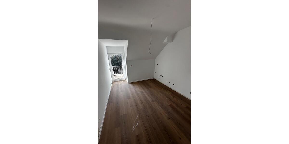 Dachgeschoßwohnung Duisburg Angerhausen - 4 Zimmer, 85 m&sup2;, 930&euro; | Angebot:26040259