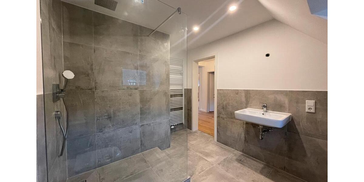Etagenwohnung Düsseldorf Niederkassel - 2 Zimmer, 66 m&sup2;, 1.300&euro; | Angebot:24002364