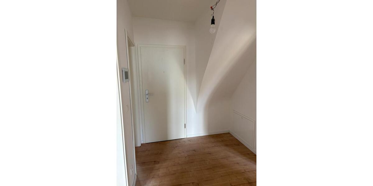 Dachgeschoßwohnung Duisburg Huckingen - 1 Zimmer, 69 m&sup2;, 980&euro; | Angebot:25995549