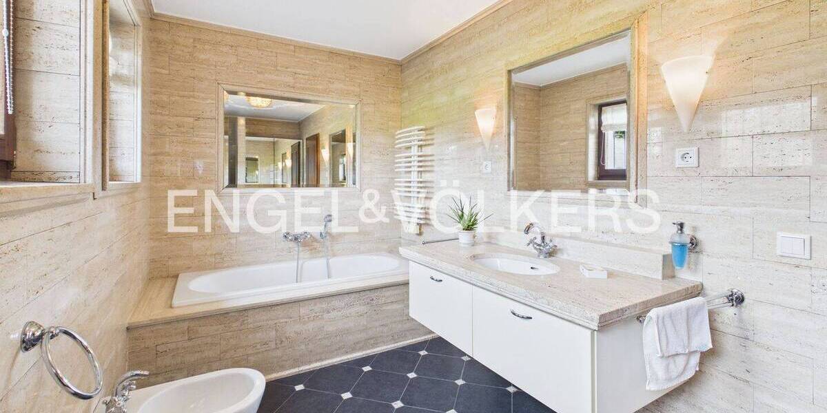 Einfamilienhaus Krefeld Traar - 6 Zimmer, 286 m&sup2;, 2.860&euro; | Angebot:25972018