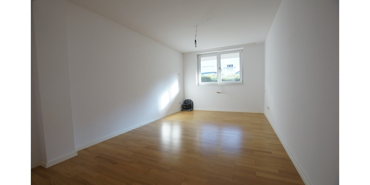 Moderne und großzügige 5 Zimmer-Wohnung über zwei Etagen mit separatem Eingang und Einbauküche - Maisonettenwohnung Düsseldorf Heerdt | Angebot:27313431