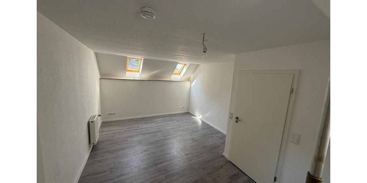 Etagenwohnung Duisburg Angerhausen - 3 Zimmer, 148 m&sup2;, 1.800&euro; | Angebot:26546011