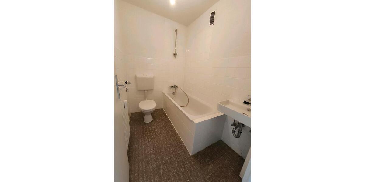 Dachgeschoßwohnung Duisburg Beeck - 3 Zimmer, 71 m&sup2;, 700&euro; | Angebot:26620006