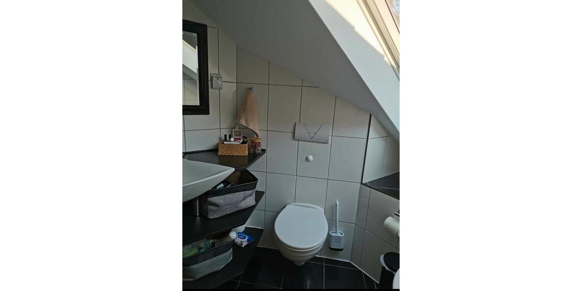 Dachgeschoßwohnung Oberhausen Alt-Oberhausen - 3 Zimmer, 79 m&sup2;, 1.200&euro; | Angebot:26007098