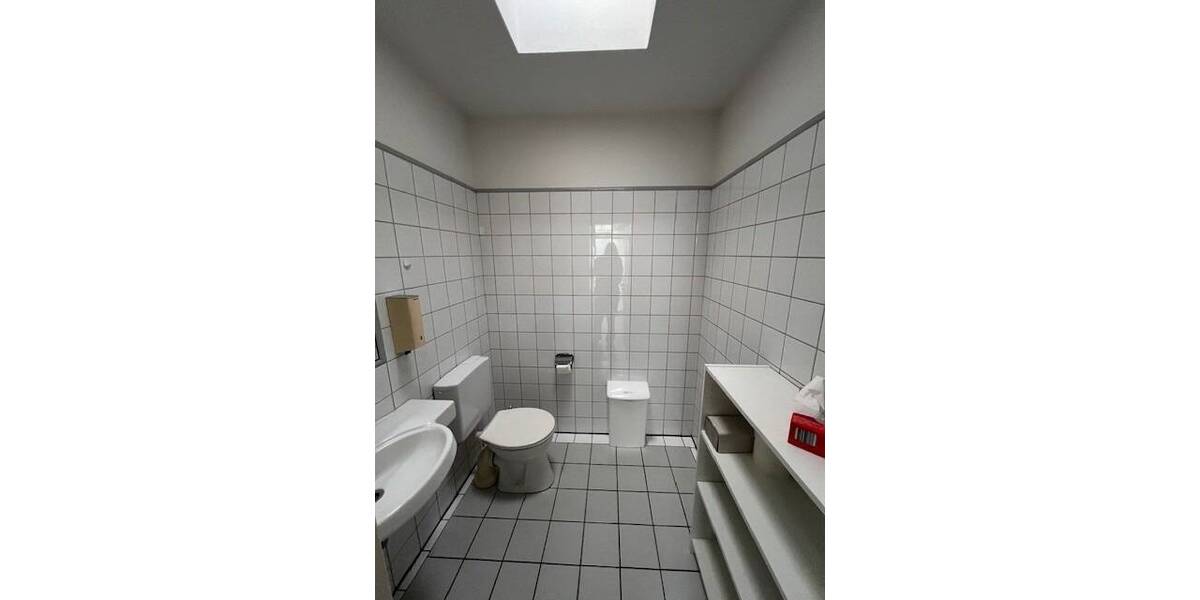 Gewerbeobjekt Krefeld Cracau - 3 Zimmer, 125 m&sup2;, 1.060&euro; | Angebot:26555087