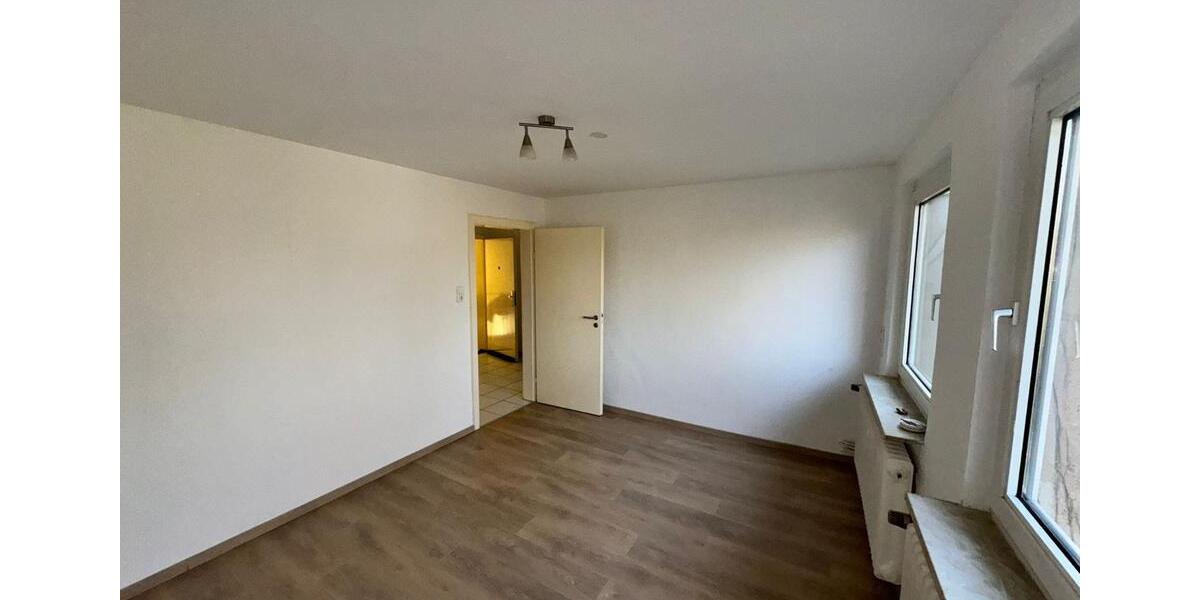 Dachgeschoßwohnung Duisburg Duisburg-Mitte - 4 Zimmer, 86 m&sup2;, 645&euro; | Angebot:25972396