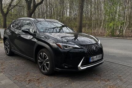 Lexus UX 88.000 km 21.500 &euro; Duisburg 47167