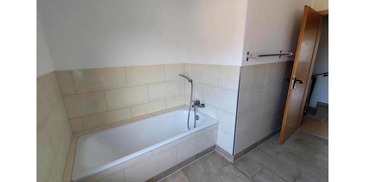 Reihenhaus Meerbusch - 4 Zimmer, 130 m&sup2;, 1.850&euro; | Angebot:25482024