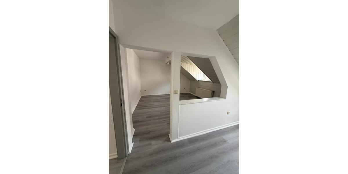 Dachgeschoßwohnung Duisburg Essenberg - 3 Zimmer, 70 m&sup2;, 490&euro; | Angebot:26598026