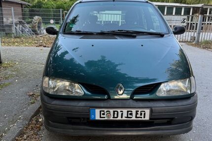Renault Scenic 106.456 km 1.990 &euro; Essen 45356