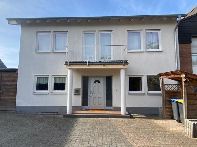 Einfamilienhaus Kaarst - 7.5 Zimmer, 241 m&sup2;, 2.900&euro; | Angebot:26634663