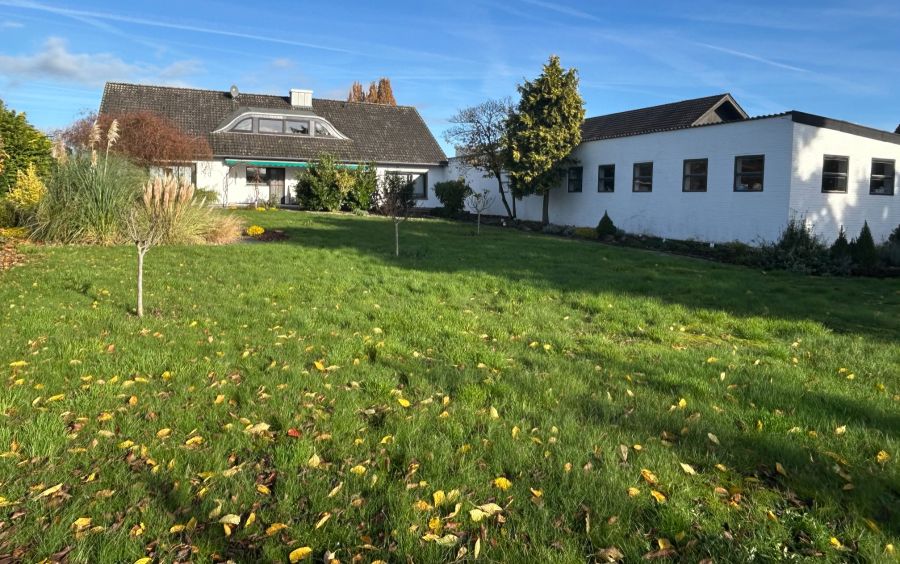 Provisionsfrei* Großzügiges Einfamilienhaus mit ELW - provisionsfrei - - Einfamilienhaus Sonsbeck | Angebot:25752053