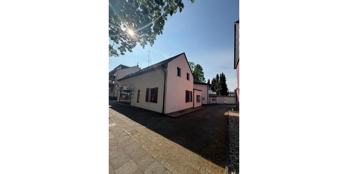 Etagenwohnung Duisburg Angerhausen - 3 Zimmer, 148 m&sup2;, 1.800&euro; | Angebot:26546011