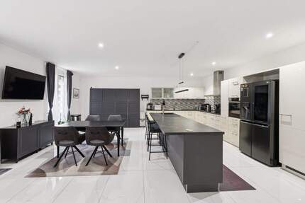 Haus Neuss Weissenberg - 8 Zimmer, 324 m&sup2;, 1.349.000&euro; | Angebot:25685892