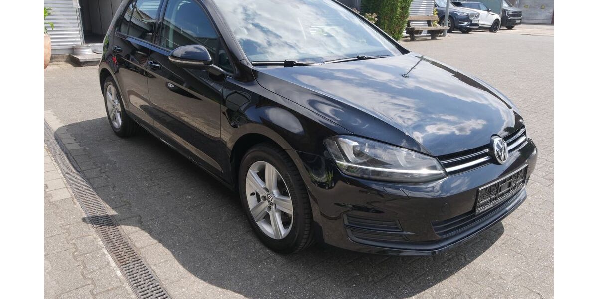 VW Golf 83.589 km 11.490 &euro; Düsseldorf 40233