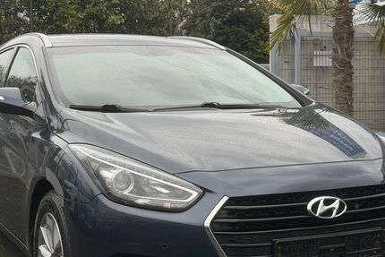 Hyundai i40 210.070 km 6.300 &euro; Düsseldorf 40627