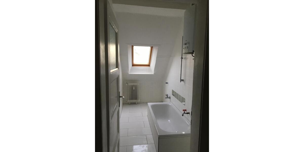 Dachgeschoßwohnung Duisburg - 2 Zimmer, 355&euro; | Angebot:23601997