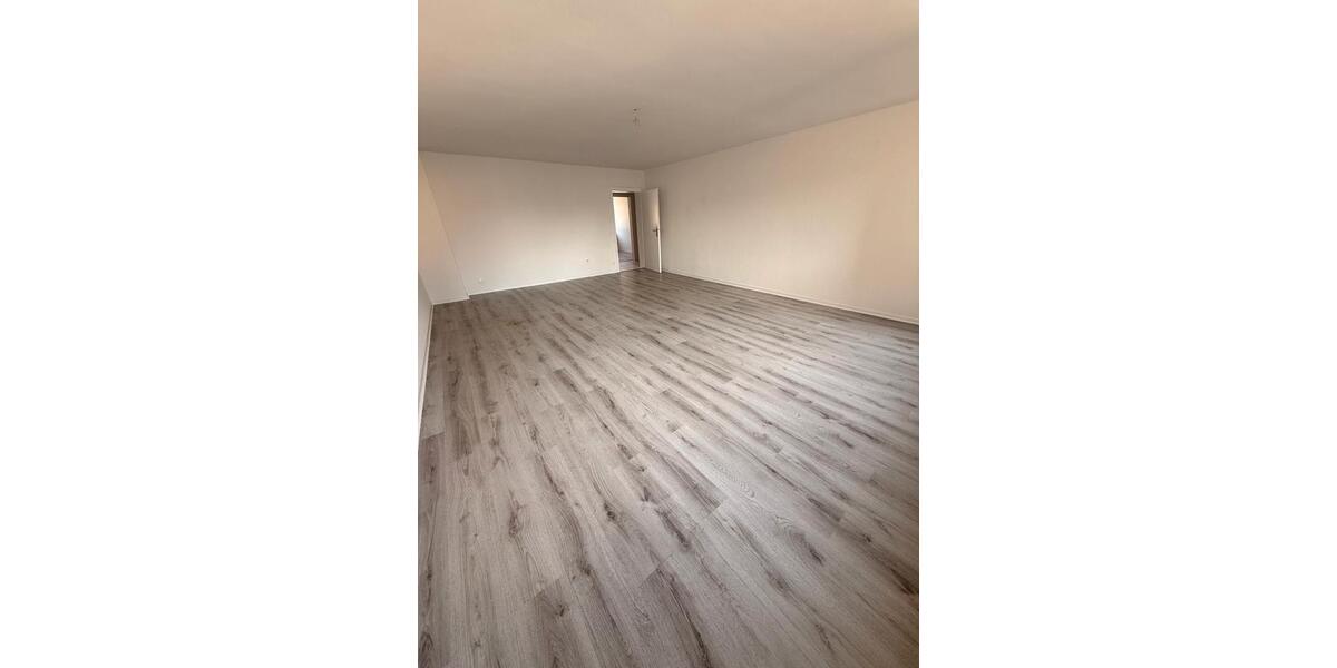 Etagenwohnung Krefeld - 3 Zimmer, 85 m&sup2;, 810&euro; | Angebot:25963742