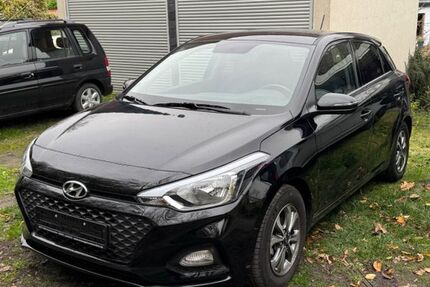 Hyundai i20 12.000 km 9.390 &euro; Essen 45219