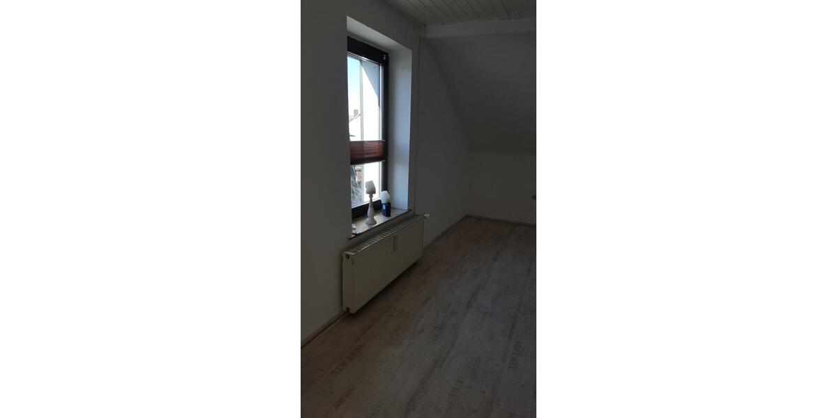 Dachgeschoßwohnung Duisburg Essenberg - 3 Zimmer, 450&euro; | Angebot:21343656