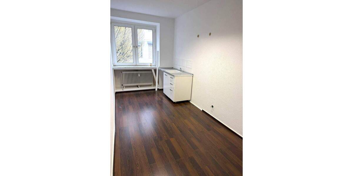 Gewerbeobjekt Düsseldorf Stadtmitte - 4 Zimmer, 87 m&sup2;, 920&euro; | Angebot:25821690