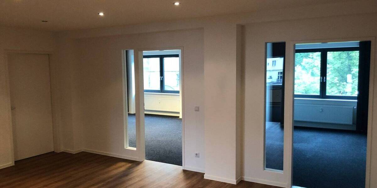 Gewerbeobjekt Düsseldorf Stadtmitte - 4 Zimmer, 125 m&sup2;, 2.500&euro; | Angebot:25738767