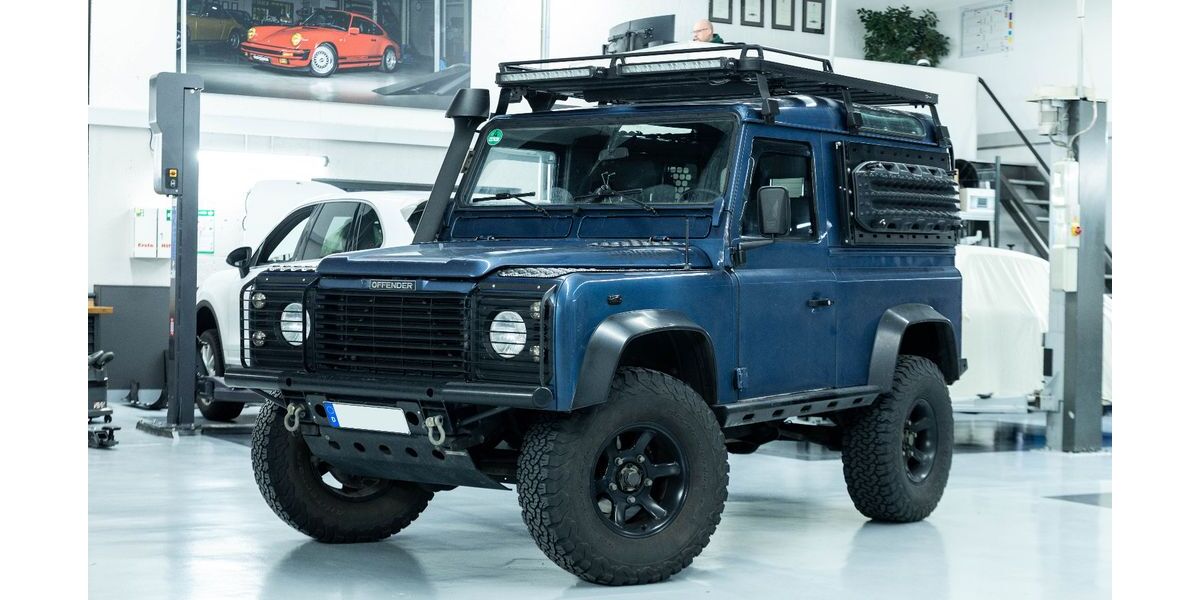 Land Rover Defender 299.280 km 29.890 &euro; Neuss 41470