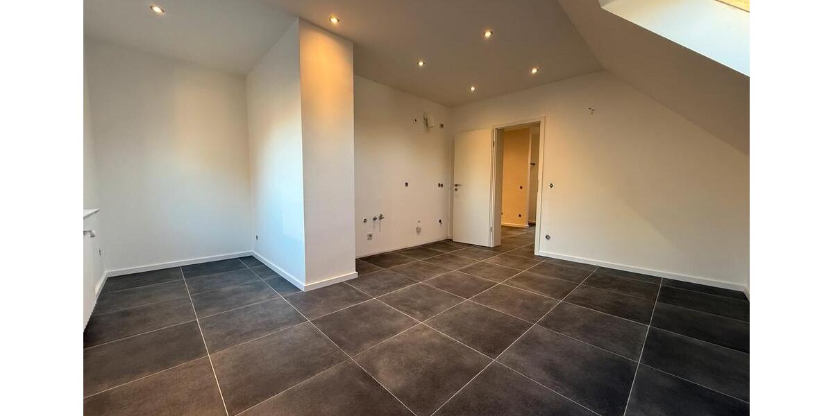 Dachgeschoßwohnung Grefrath - 4 Zimmer, 120 m&sup2;, 1.200&euro; | Angebot:25365398