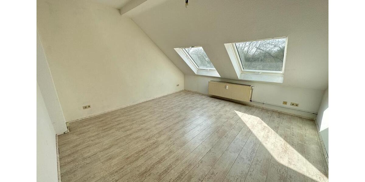 Dachgeschoßwohnung Duisburg Duisburg-Mitte - 3 Zimmer, 53 m&sup2;, 440&euro; | Angebot:25756995