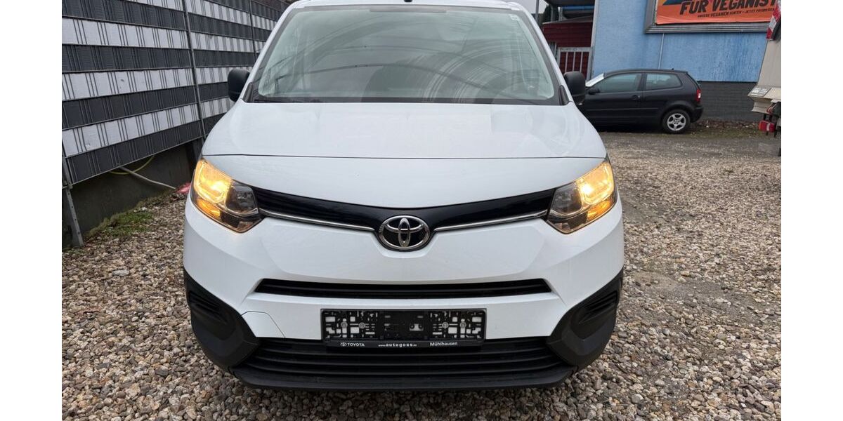 Toyota Proace (Verso) 121.093 km 10.936 &euro; Essen 45143