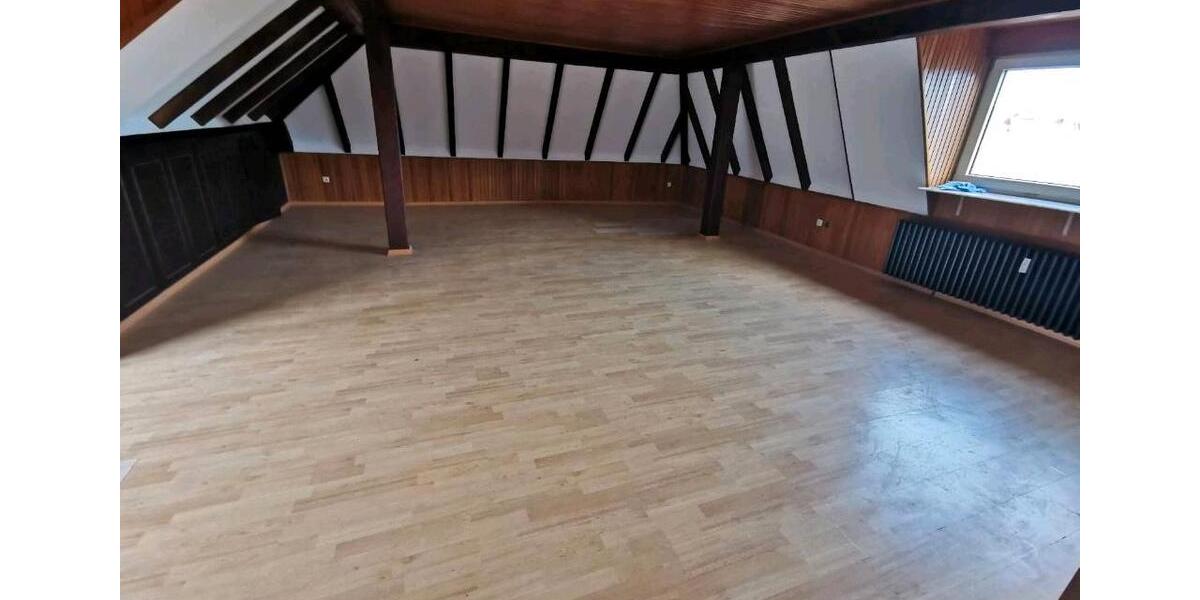 Dachgeschoßwohnung Duisburg Duisburg-Mitte - 5 Zimmer, 110 m&sup2;, 1.250&euro; | Angebot:26553398