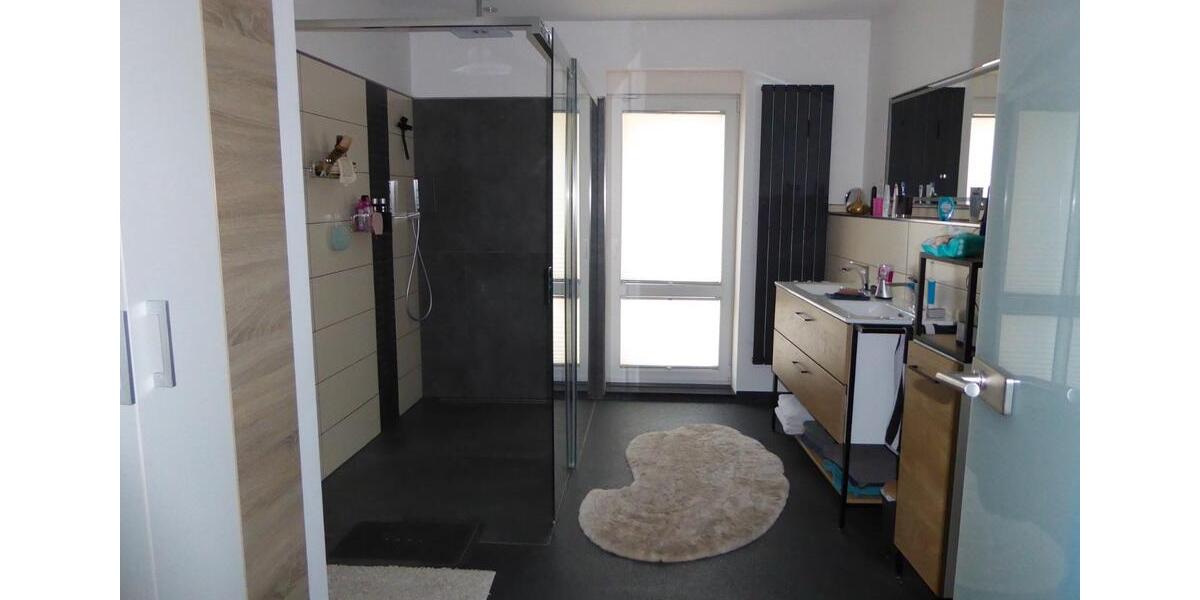 Etagenwohnung Duisburg Mittelmeiderich - 4 Zimmer, 125 m&sup2;, 1.150&euro; | Angebot:26621370