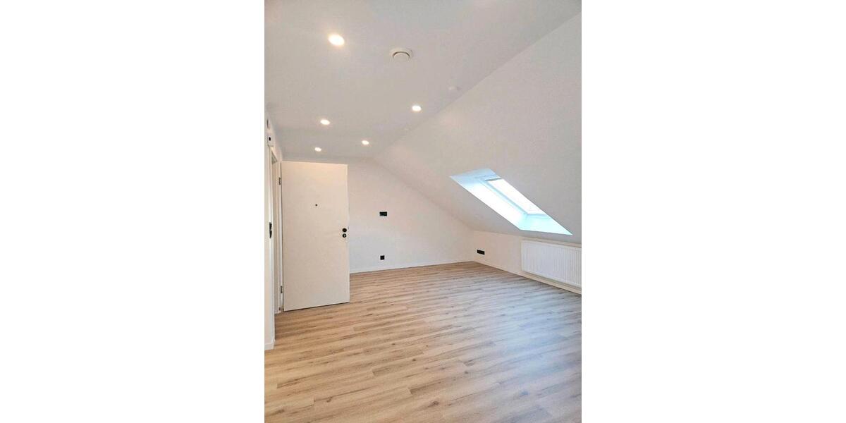 Dachgeschoßwohnung Duisburg Rheinhausen - 3 Zimmer, 80 m&sup2;, 750&euro; | Angebot:25935334