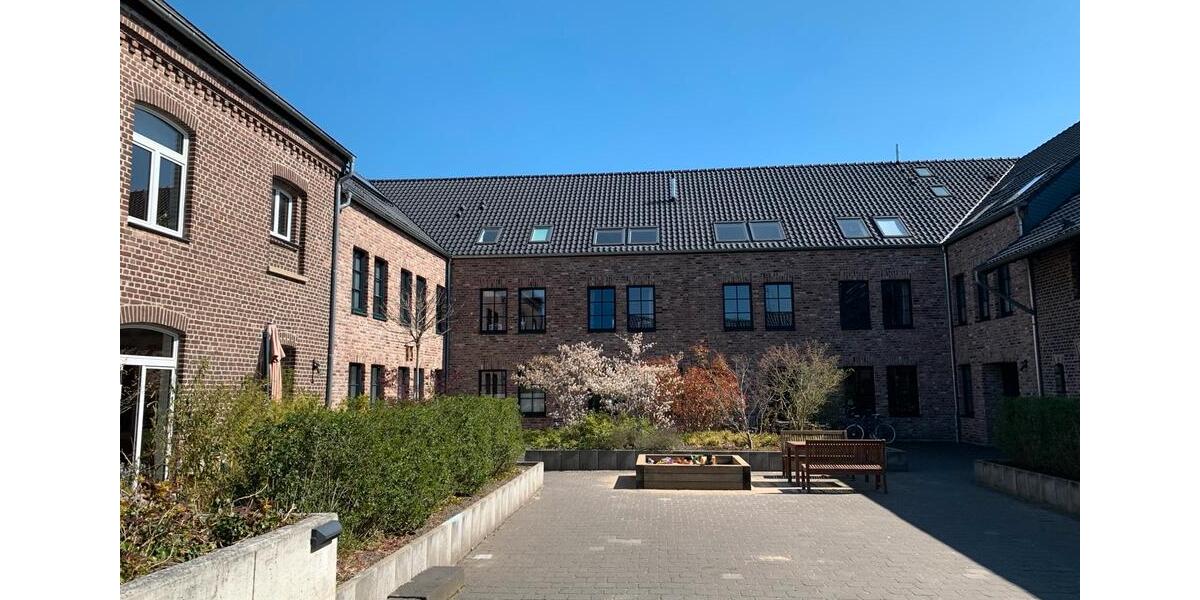 Dachgeschoßwohnung Neuss Furth-Mitte - 3 Zimmer, 70 m&sup2;, 1.050&euro; | Angebot:26013833