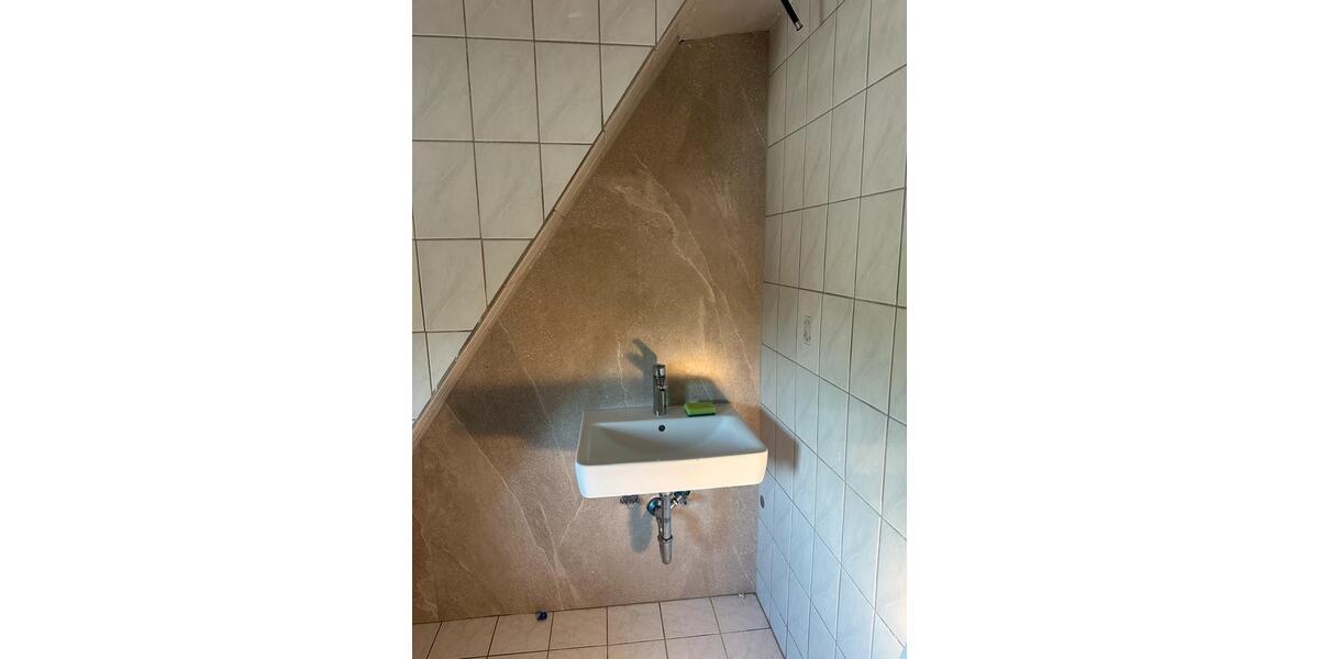 Dachgeschoßwohnung Duisburg Essenberg - 3.5 Zimmer, 81 m&sup2;, 500&euro; | Angebot:26700846