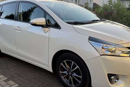 Toyota Verso 103.500 km 9.500 &euro; Düsseldorf, Stadt 40625