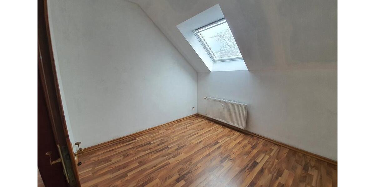 Dachgeschoßwohnung Duisburg Mittelmeiderich - 3 Zimmer, 95 m&sup2;, 700&euro; | Angebot:26699614